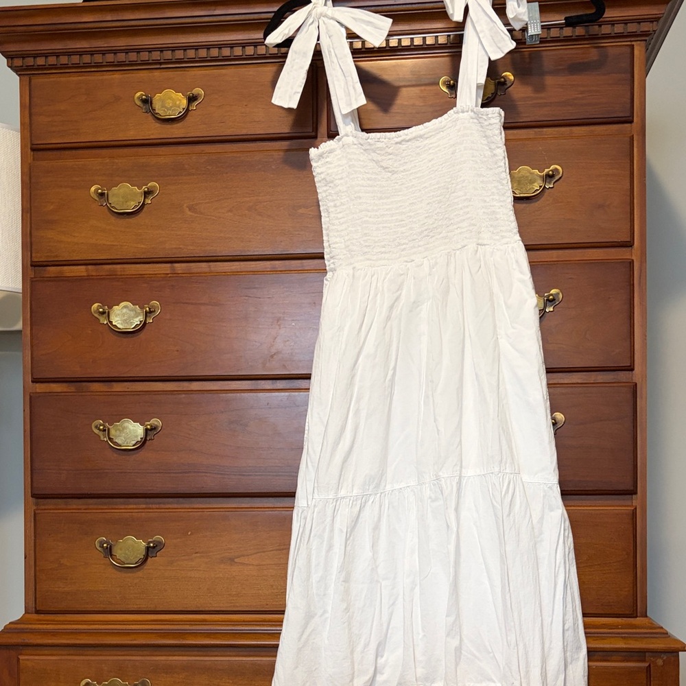 Xirena Elegant White Sleeveless Dress